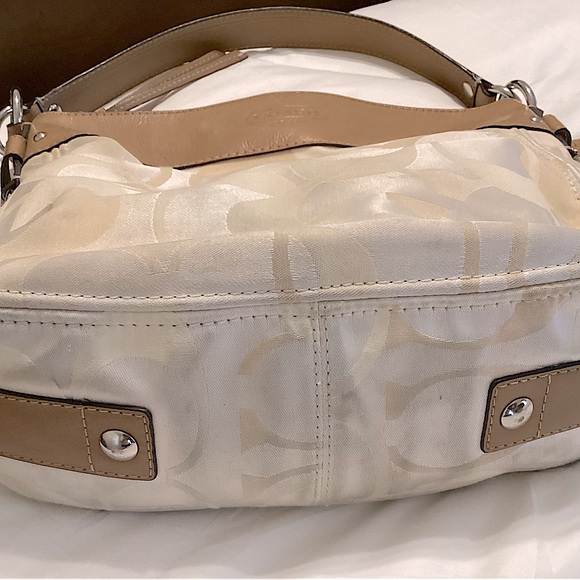 Coach Purse, White, 2 straps, Zip closure - Picture 4 of 7